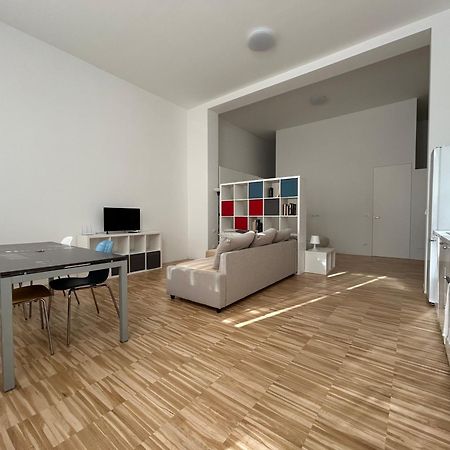 Open Space2 D'Apulia11 Apartman Milánó Kültér fotó